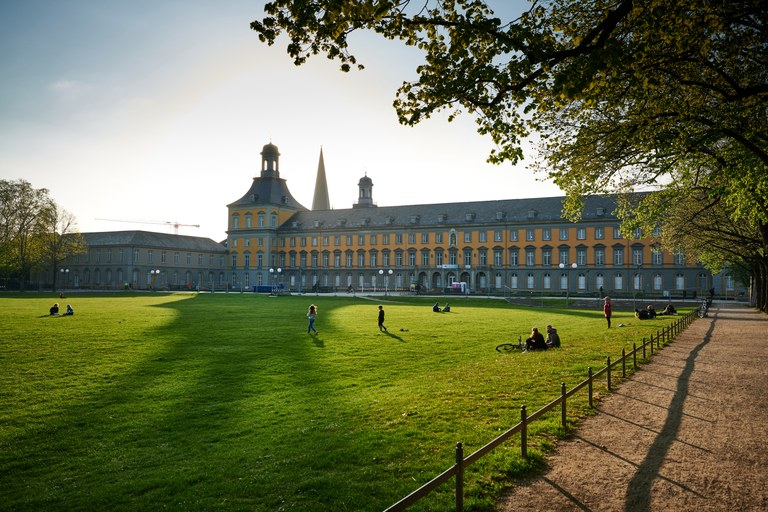 Hauptgebäude Sonnenuntergang