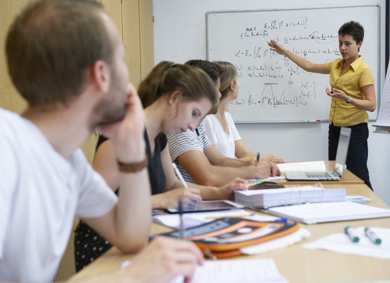 Studenten sitzen im Tutorium (22).jpg